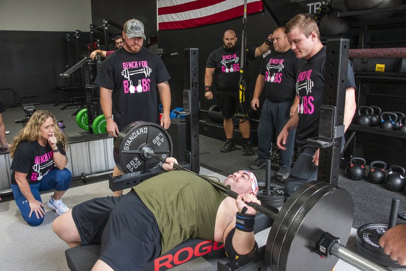 Delaware state record holder Sharon Simpkiss, left, judges Broc Townsend pressing 315 pounds.